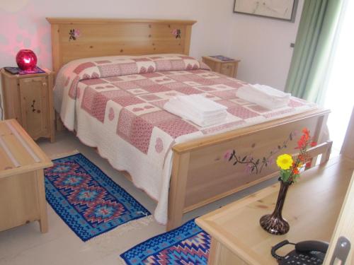 1 queen bed, 1 twin bed, 1 sofa bed