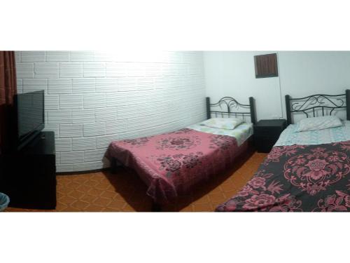 2 twin beds