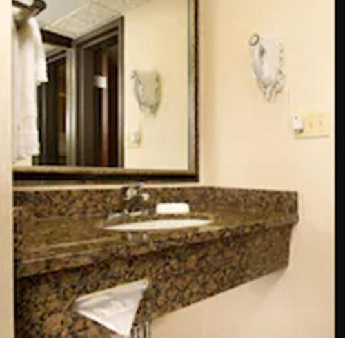 Hotel Lotus Kansas City Merriam in Merriam, USA