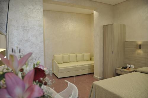 Family Room image 4