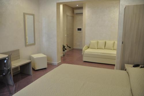 Family Room image 3