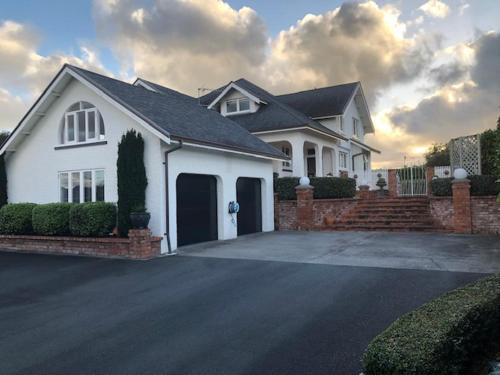 Grand On Victoria - Accommodation - Hawera