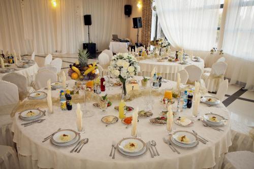 Ресторан, Hotelik Bej in Тушин