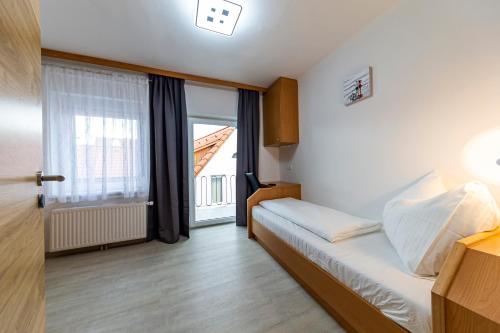 Zeltweg-Rooms