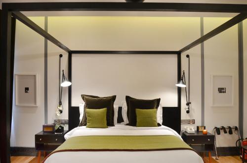 Browns Central Hotel - image 2