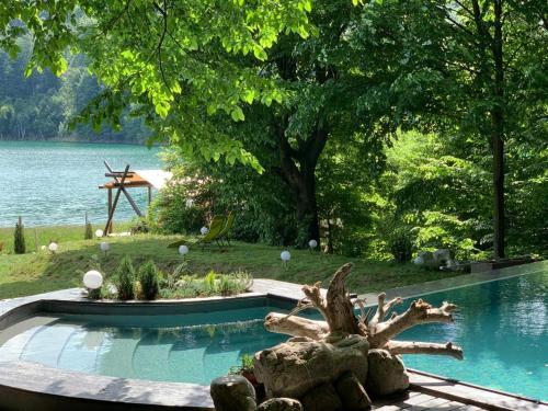 Luxury Lake House - image 10