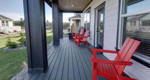 Sunset Beach Manor - Oyhut Bay Seaside Village