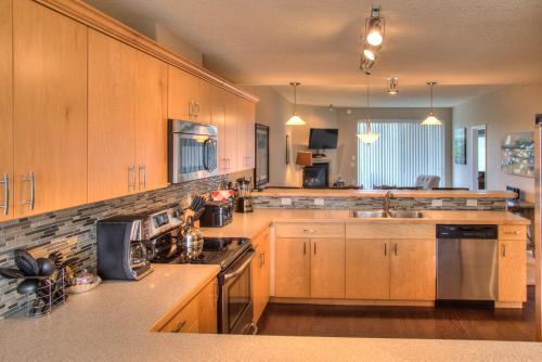 The Getaway Condo - Oyhut Bay Seaside Village - image 11