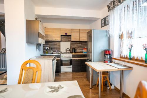 Konyha, Dom Kłączno z kominkiem w okolicy lasów i jeziora (Dom Klaczno z kominkiem w okolicy lasow i jeziora) in Studzienice