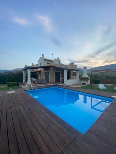 Georges Villa Galaxidi, family, pool and garden - Accommodation - Galaxidhion