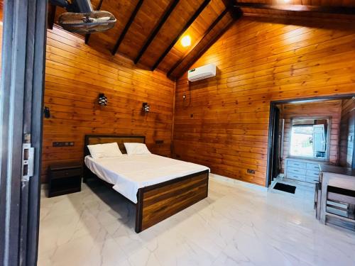 Janas Blue Water Corner – Trincomalee, GA
