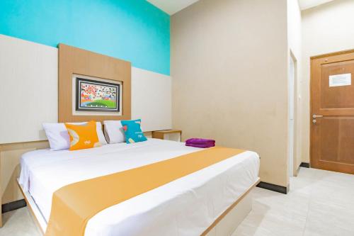 Sans Hotel Budaya Cirebon Room Type - Double Room