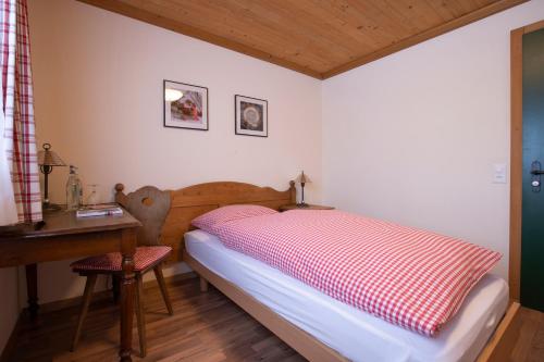 1 twin bed