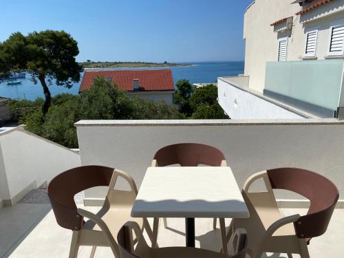 Apartments Emanuela - Near Centar & Beach, Novalja - Novalja