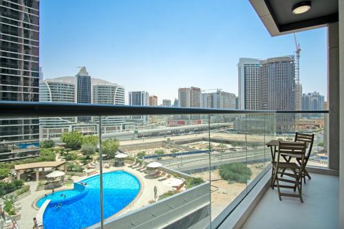 Luxe Apartments near Dubai Mall, Burj Khalifa - Pool, Gym, & Parking by Sojo Stay Dubai