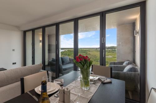 Apartment 10 Waterstone House - Luxury Apartment with Sea Views - image 3