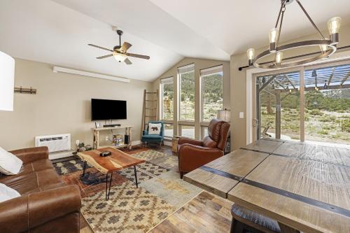 Serenity in the Rockies townhouse - image 2
