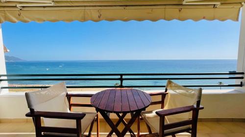  Panoramic sea view1bedroom Apart.Glyfada beach2-4p, Pension in Glyfada