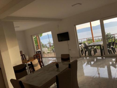 Közös társalgó / TV, RISTESKI GUEST HOUSE in Elshani