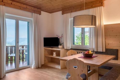 Superior One-Bedroom Apartment with Balcony