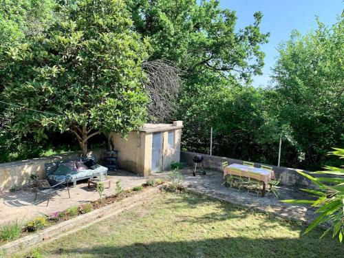Maison de village avec jardin à la campagne gîte à louer Les Durands