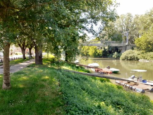 Maison au bord de l'eau et au calme pour les vacances