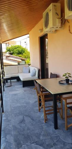 2 bedrooms, 3 beds