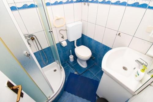One-Bedroom Apartment image 2
