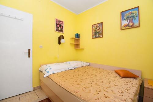 One-Bedroom Apartment image 7