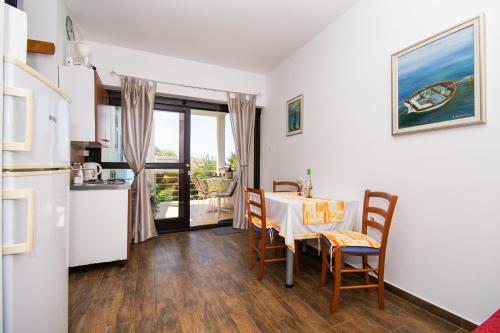 One-Bedroom apartment Standard image 3