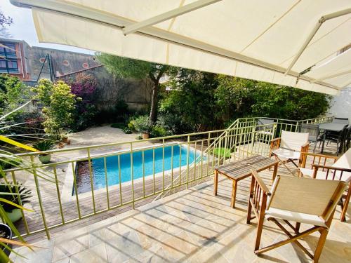 ''Les Halles'' Maison de ville avec piscine et garage aux Halles gîte à louer Sète