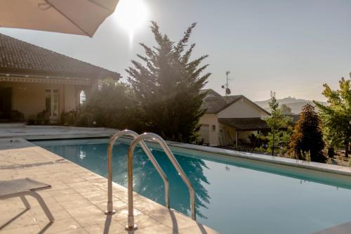 Peldbaseins, Parco Reala // Rural - Luxury - Rooms in Corneliano d'Alba