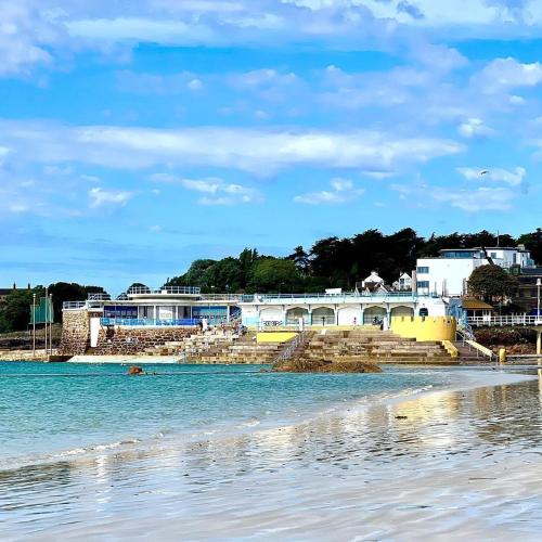 De L'Etang - image 3