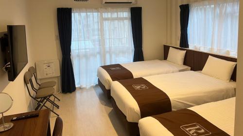Triple Room with Bathroom image 2