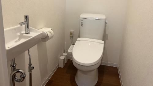 Triple Room with Bathroom image 5