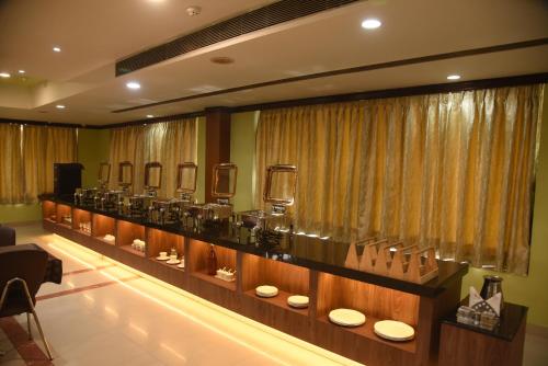 Restaurant, GOLDEN PARK (HOTEL & RESORT) WEST BANGAL in Malda