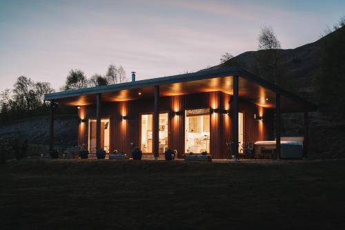 Frances' Sketch Pad with Hot Tub, Fort William