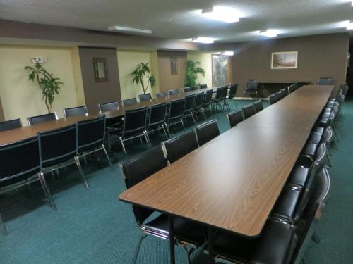Golden Manor Inn & Suites - 연회장