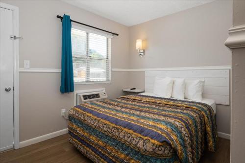 Beach Bum West-O Motel - image 10