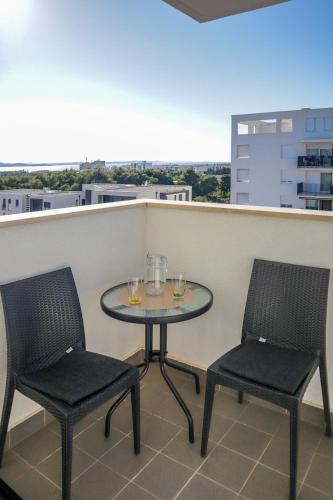 Rose-Mary 2BR apt with balcony and parking