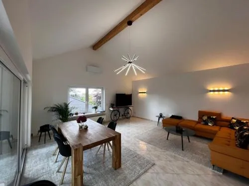 Klimatisiertes Premium-Apartment - 110 qm - Ruhige Lage in Heilbronn - Süd-Balkon - Kostenloser Parkplatz - WLAN in Heilbronn, Deutschland