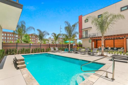 Two-level Luxury Villas with Amenities - image 16