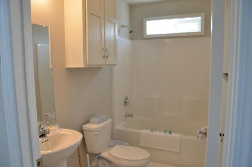 Lower Sun Valley Cozy Apartments 30 Day Stays - image 9