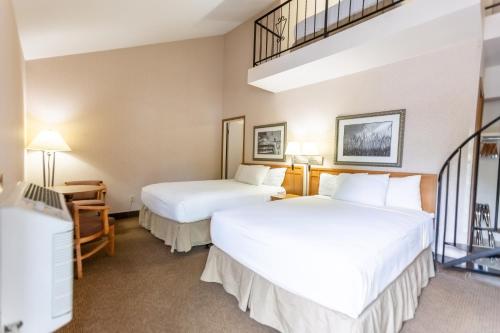 RiverTree Inn & Suites