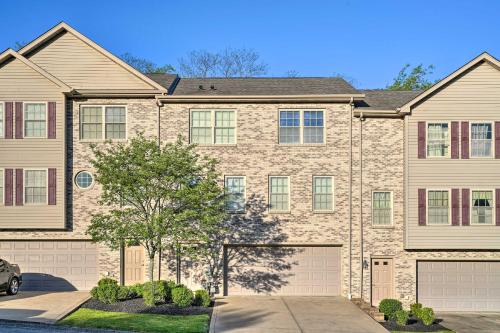 Family-Friendly Townhome 16 Mi to Pittsburgh! - Monroeville