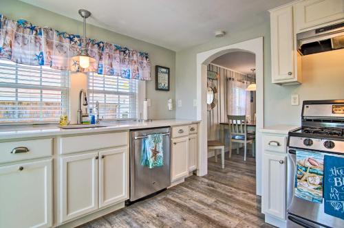 Wareham Cottage with Deck, Walk to Swifts Beach, Wareham (foto 9)