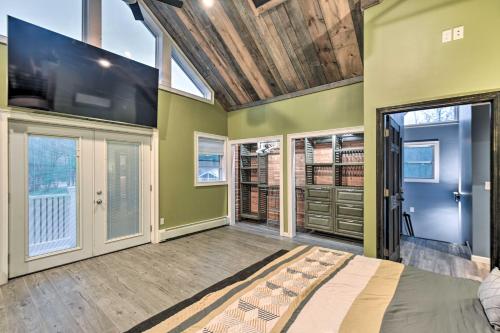 Waterfront Ashland Home about 2 Mi to Downtown! Waterfront Ashland Home about 2 Mi to Downtown!