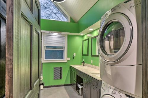 Waterfront Ashland Home about 2 Mi to Downtown! Waterfront Ashland Home about 2 Mi to Downtown!