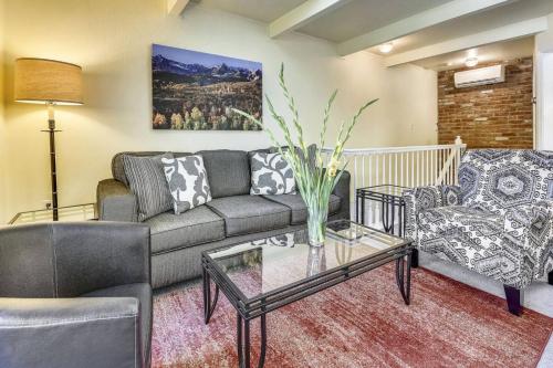 3 Bedroom Mountain Vacation Rental Located In The Heart Of Downtown Aspen Just One Block From Aspen Mountain