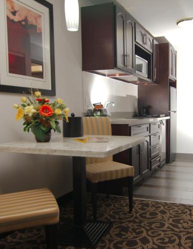 virtuve, Paradiseinnandsuites Redwater  in Redwater (AB)